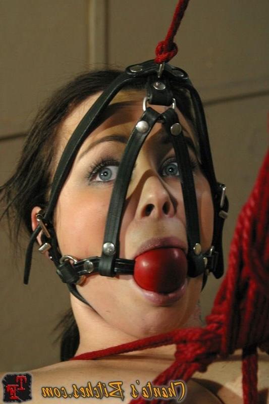 18P Brunette licking pussy and fucked by mistress in bondage act