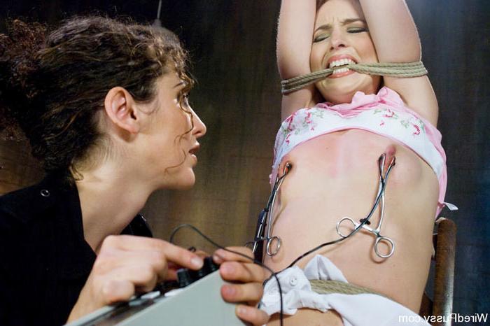 15P Electricity wielding domme forces her slave into submission