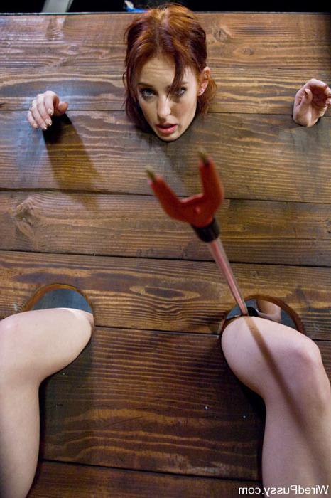 15P Electricity wielding domme forces her slave into submission