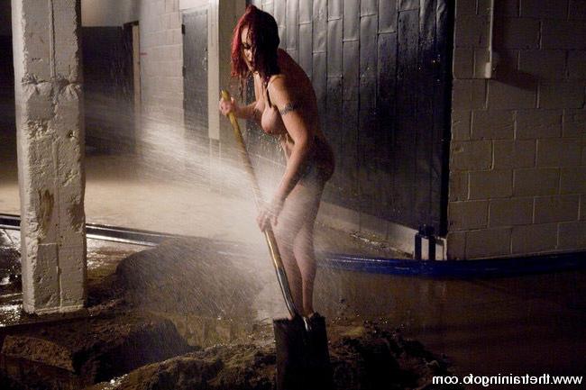 15P Redheaded submissive laps at sexy domme's pussy