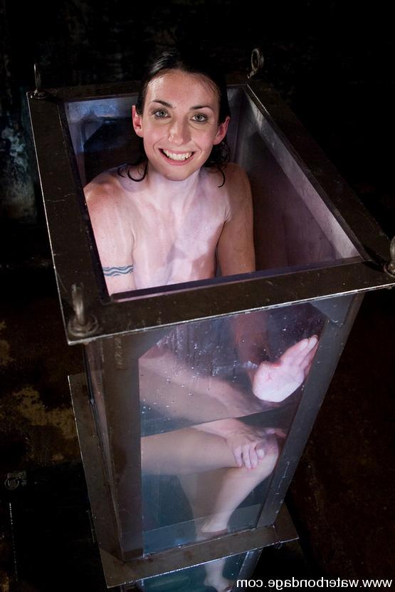 15P Athletic hottie Wenona is tied, fucked and sprayed
