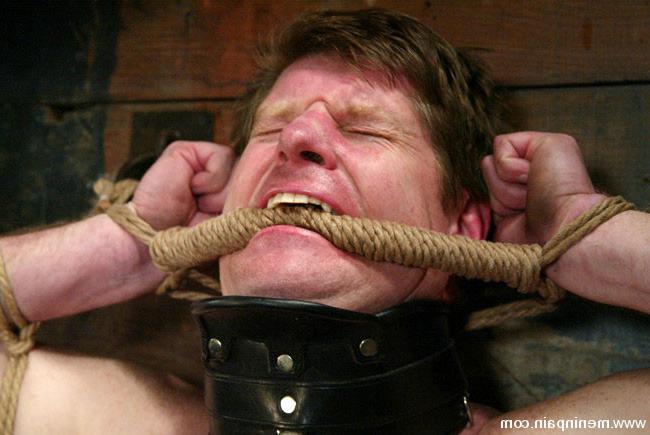 15P Blonde dominatrix makes good use of her manslave