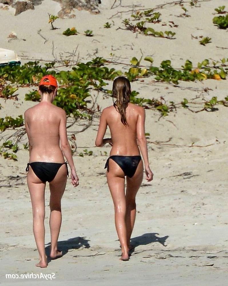 14P Gorgeous blonde in real voyeur pictures