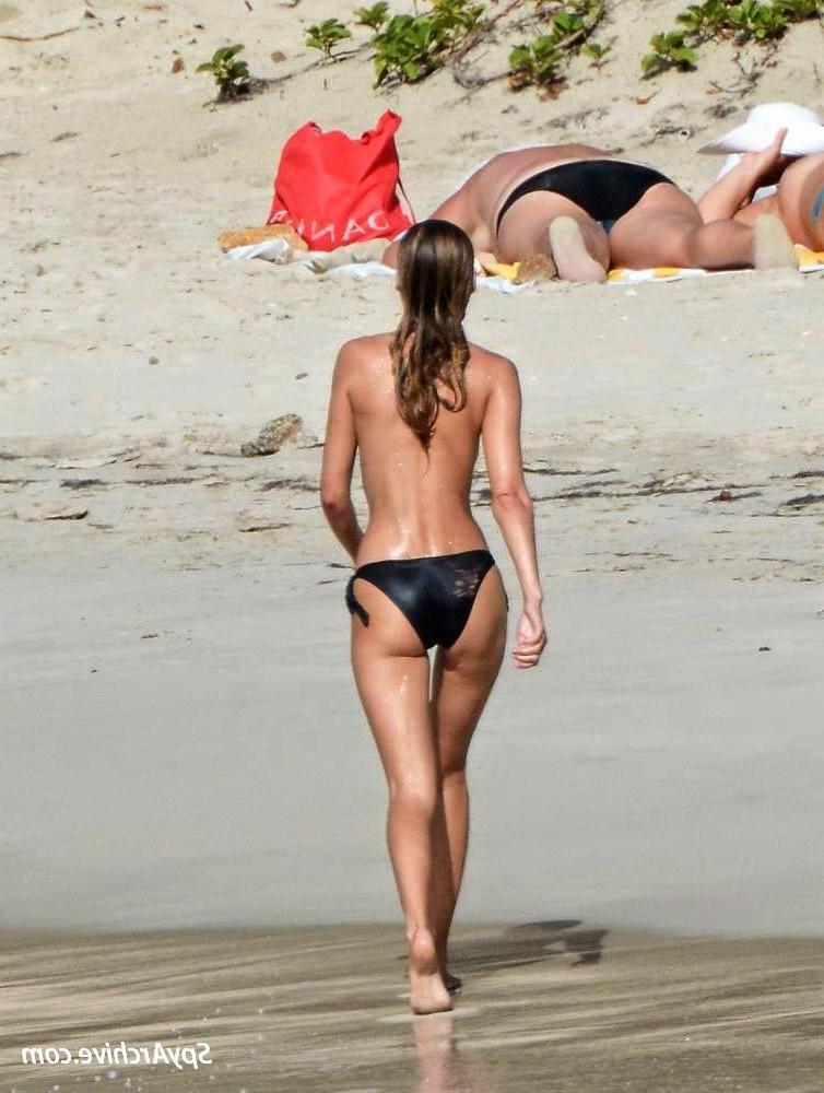 14P Gorgeous blonde in real voyeur pictures