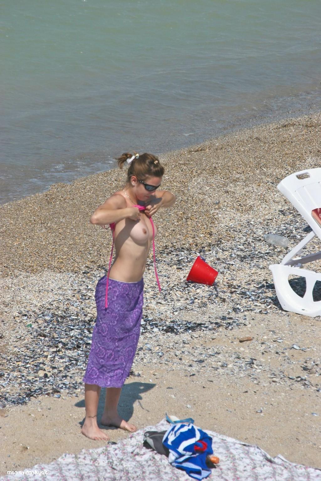 15P Cute topless girl gets caught on voyeurs camera
