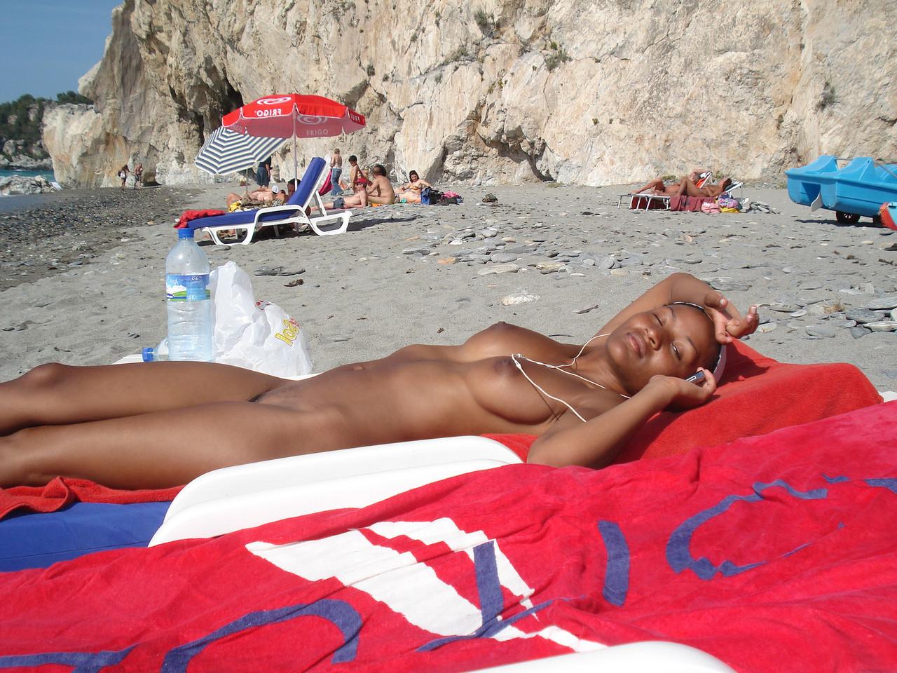 15P Amateur nudists open up and show off their hot bodies
