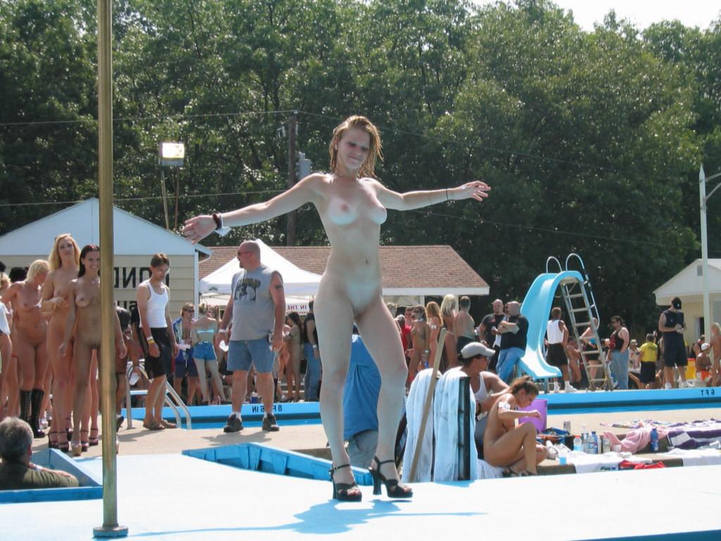 15P Voyeur shots of a gorgeous nudist babe sunbathing