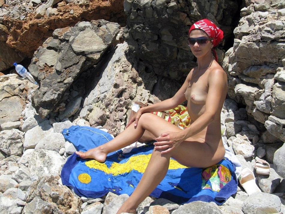15P The temperature is rising thanks to these nudists