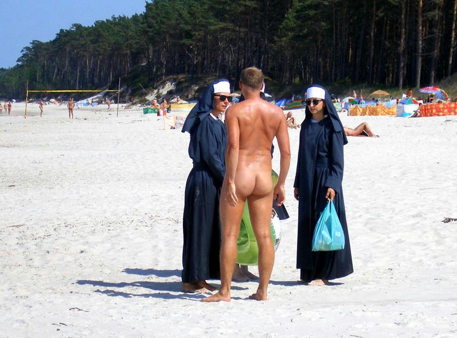 15P The temperature is rising thanks to these nudists