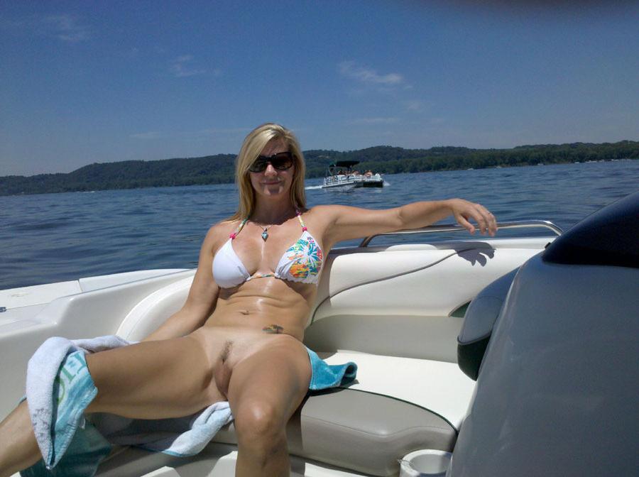 15P Sexy friends give a show with their love of nudism