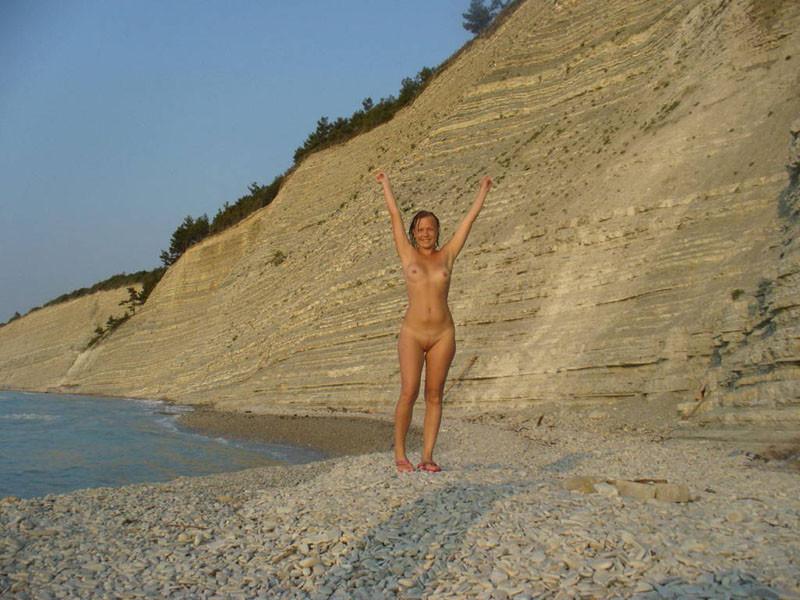 15P The temperature is rising thanks to these nudists