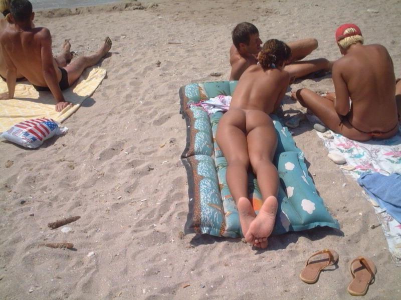 15P Naked couple give a show with their love of nudism