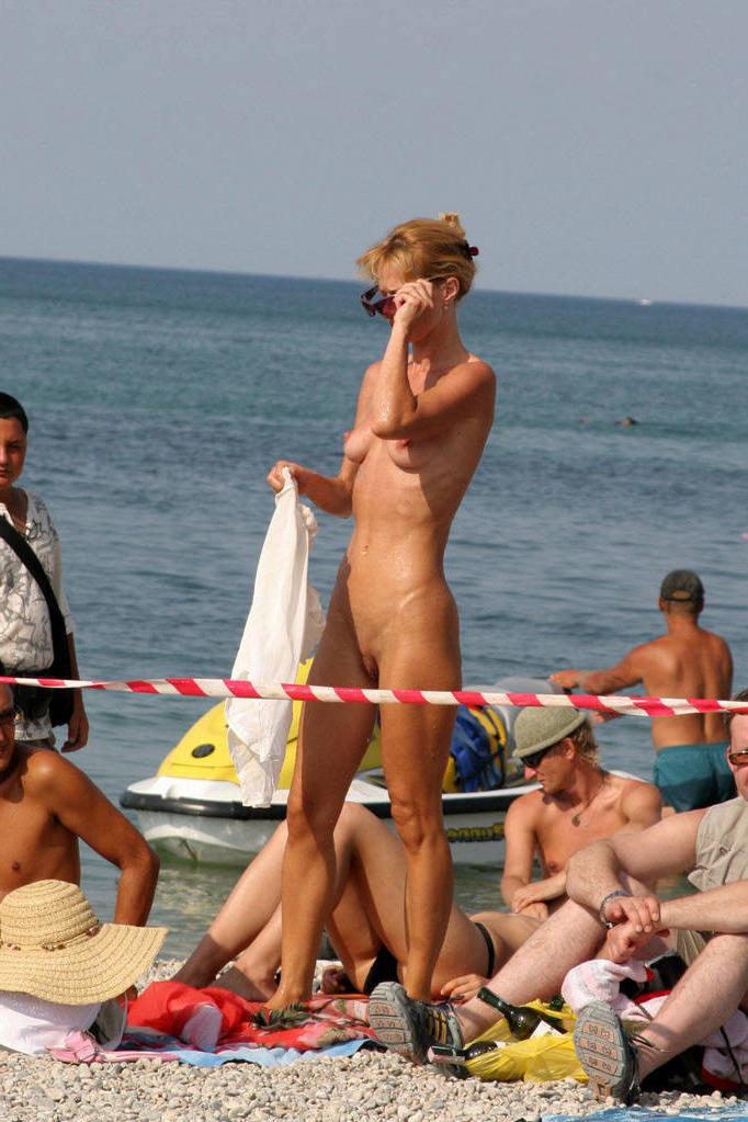 15P The clothes come off quickly for three young nudists