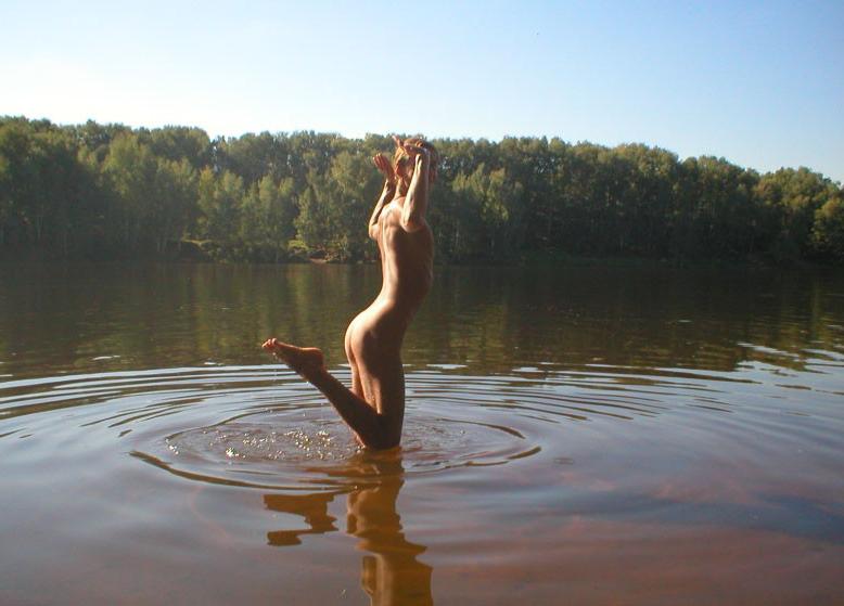 15P Sexy nude teen babes playing around in the hot sun