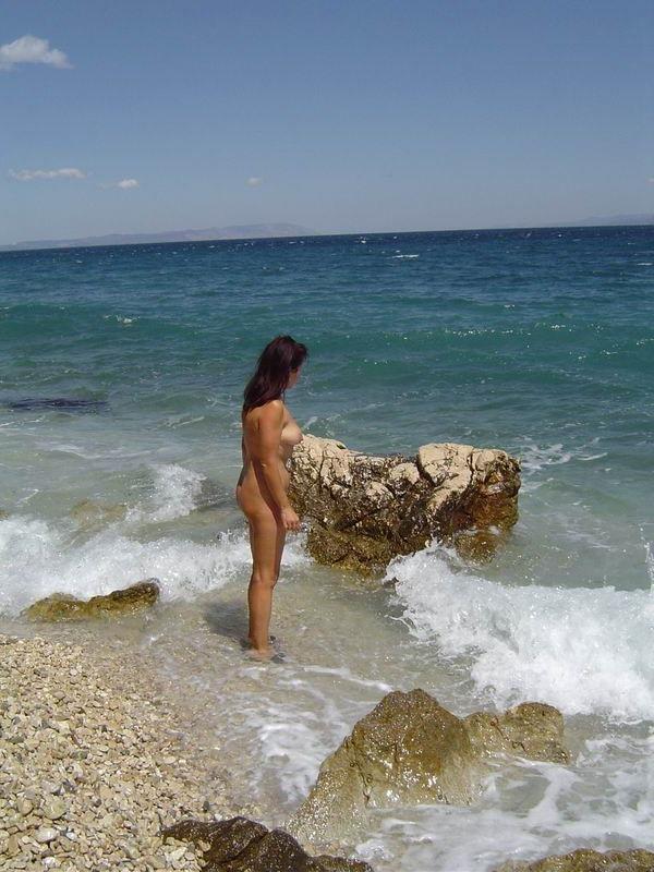 15P She's not shy about showing off her body in public