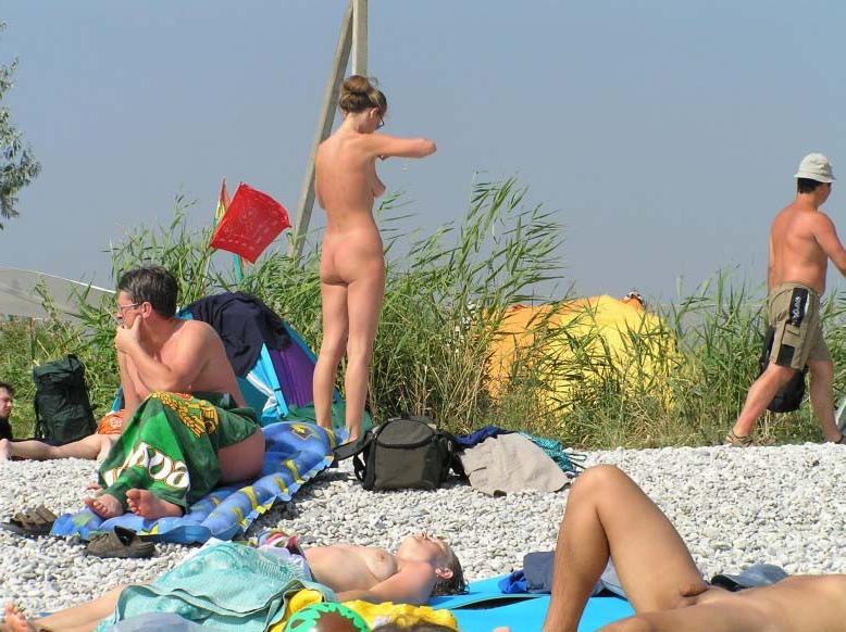 15P Nude milf friends expose themselves in the water