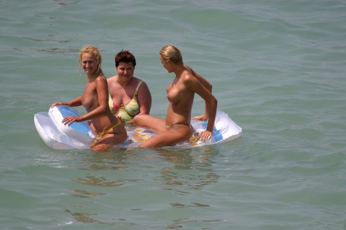15P Nude milf friends expose themselves in the water