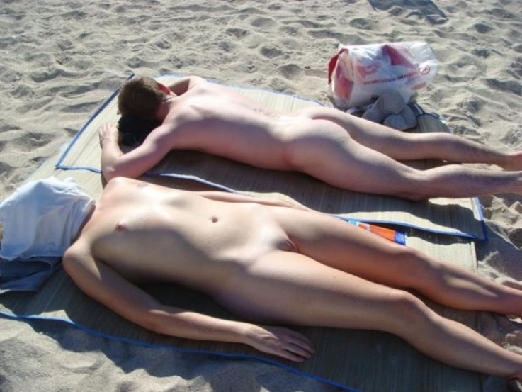 15P Nude milf friends expose themselves in the water