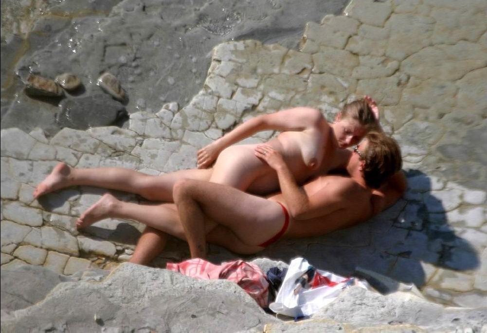 15P Sexy amateur teen posing nude on a motorboat