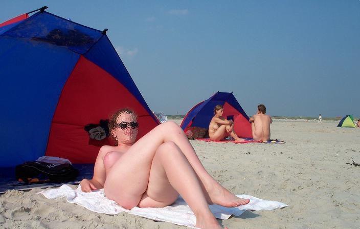 15P Watch the tits in the water from this nudist teen