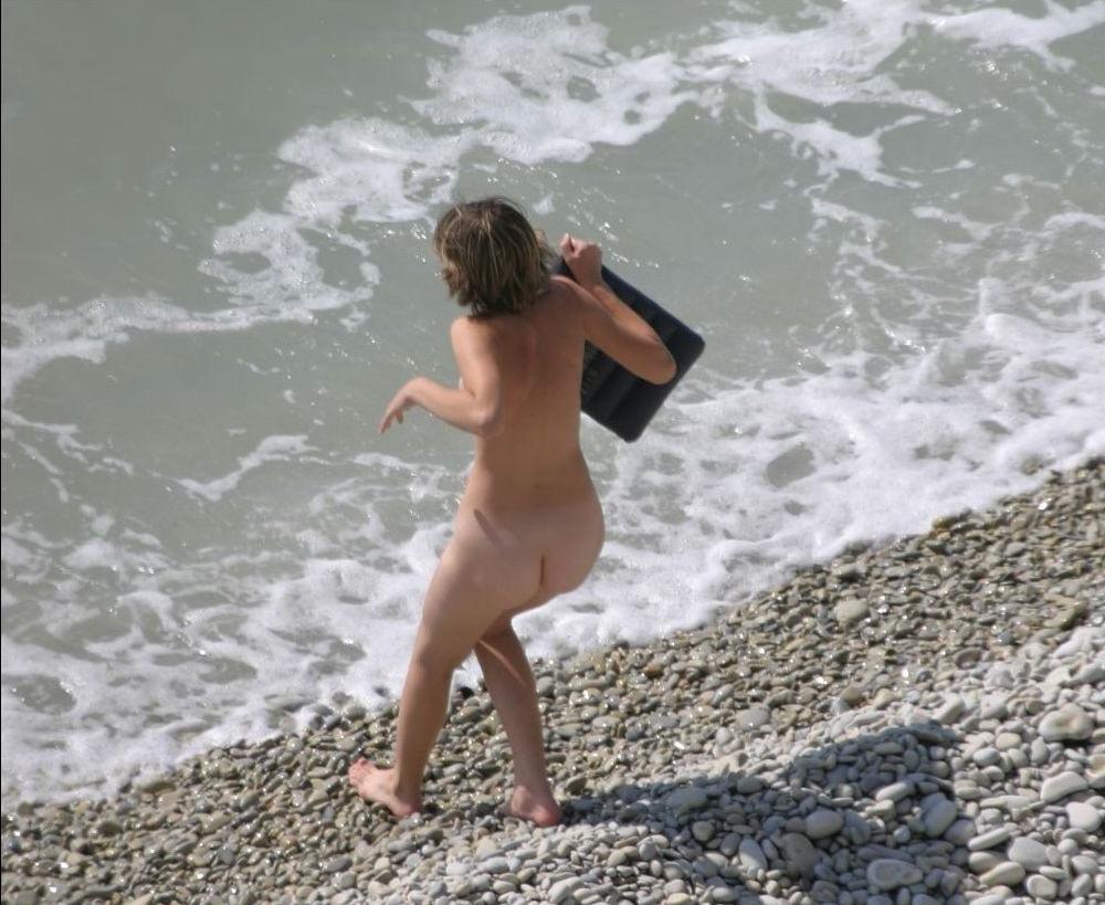15P Nude teen friends expose themselves in the water