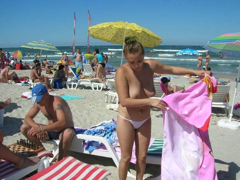 15P Nude teen friends expose themselves in the water