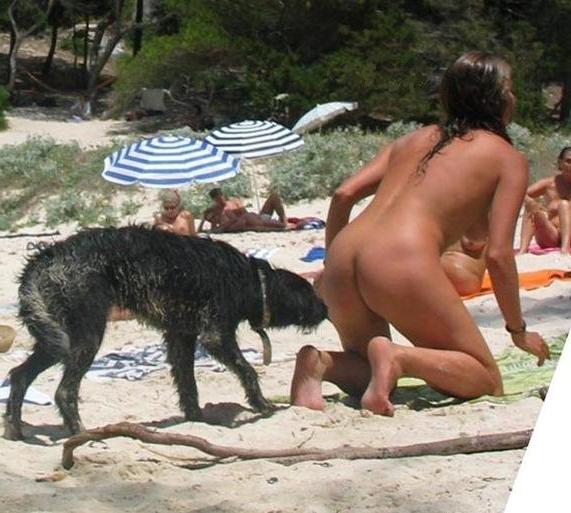 15P Naughty babe shows off her privates on the sand