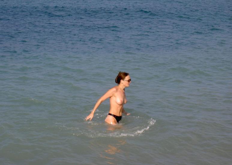 15P Sexy friends give a show with their love of nudism
