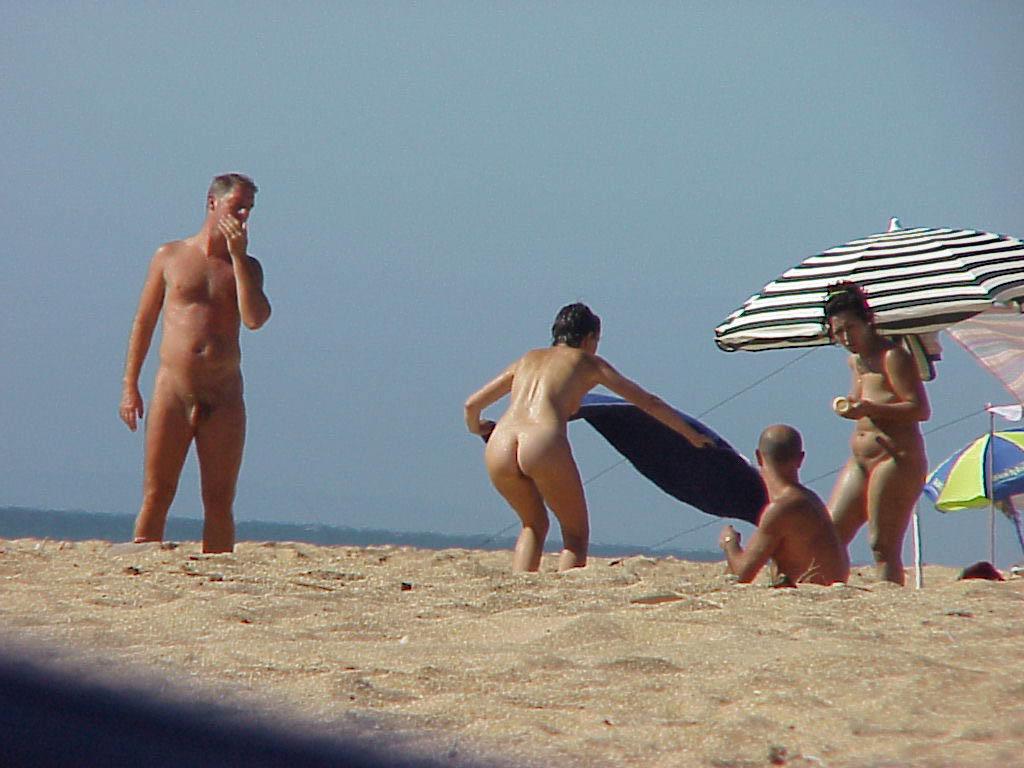 15P Curvy young nudist lets the sun kiss her body