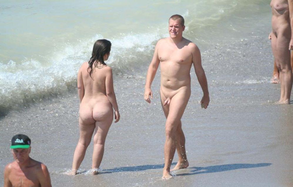 15P She's not shy about showing off her body in public