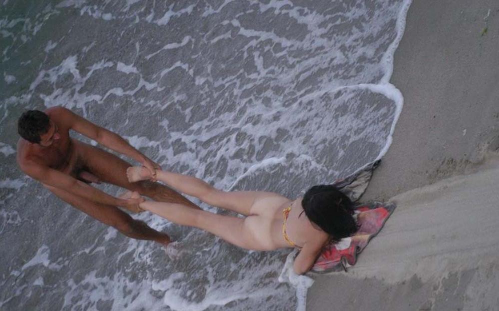 15P She's not shy about showing off her body in public