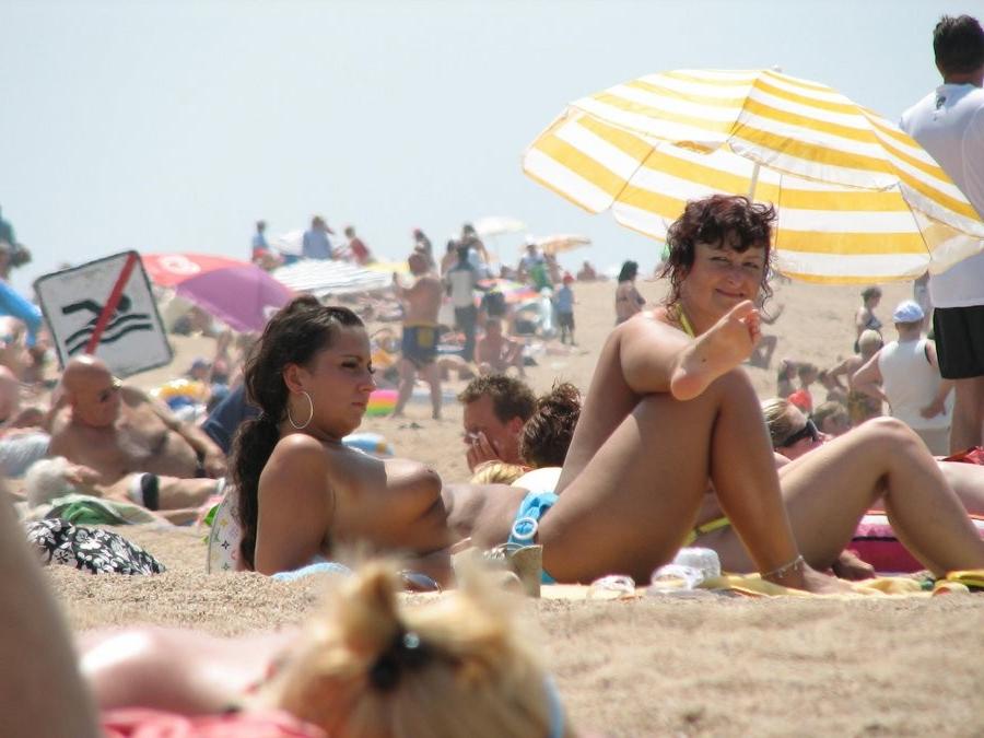 15P Look at this slim Russian nudist getting a tan