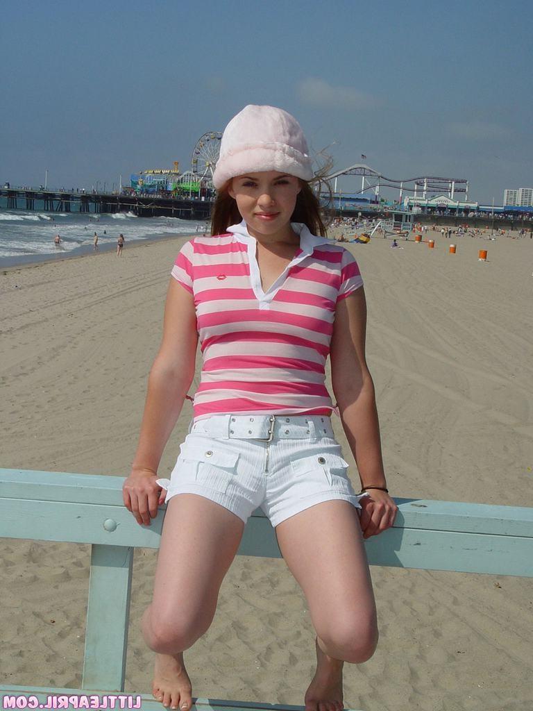 15P Eighteen year old flashes on beach n strips in car