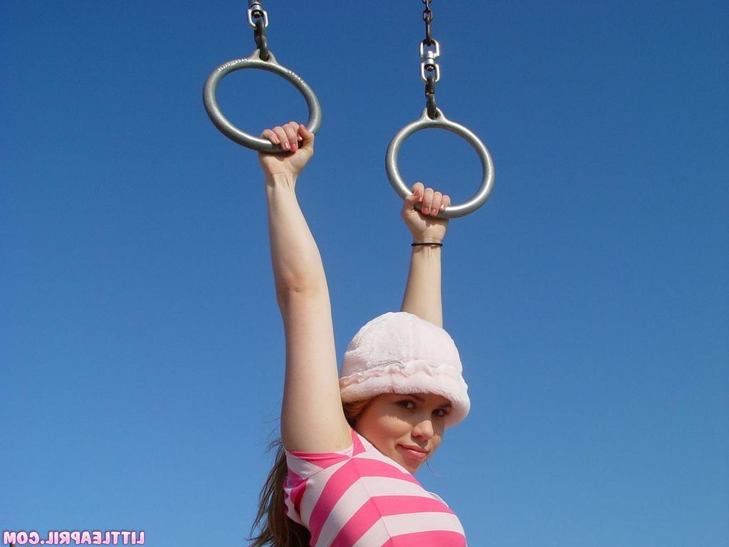 15P Eighteen year old flashes on beach n strips in car