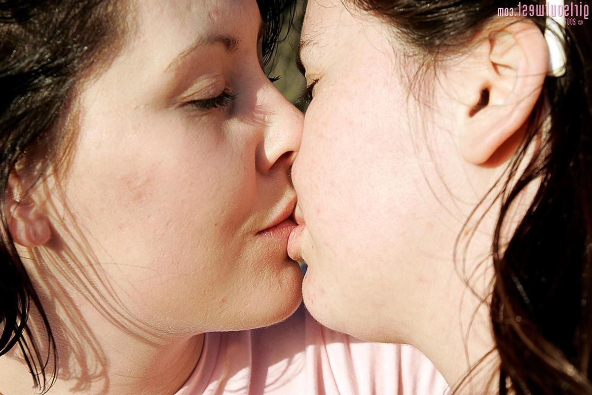 16P Two Australian amateur babes at the beach nude