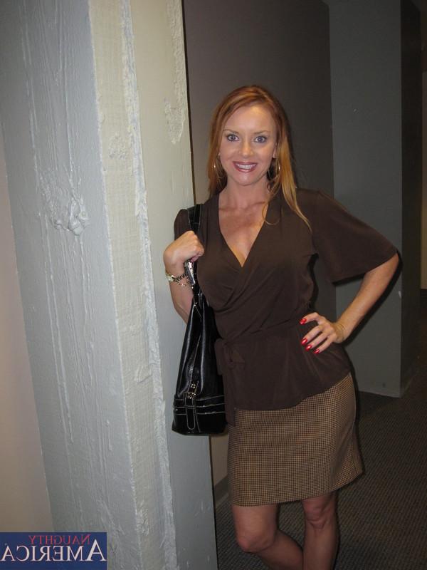 14P Janet Mason is one smoking hot milf pussy giver upper