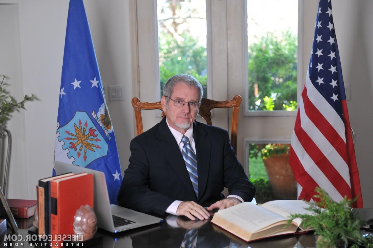 17P It is a difficult job to be the President of a country Without a