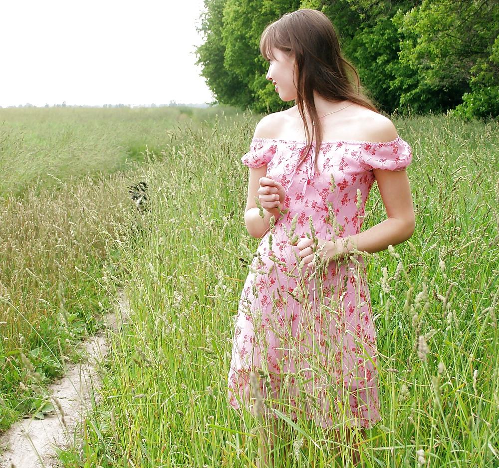 25P Sweet teen in a country field (Angela - Sweet virgin)