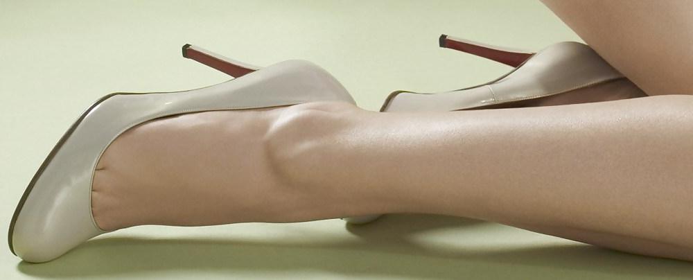 25P Shoes and feet i would love to spunk over!
