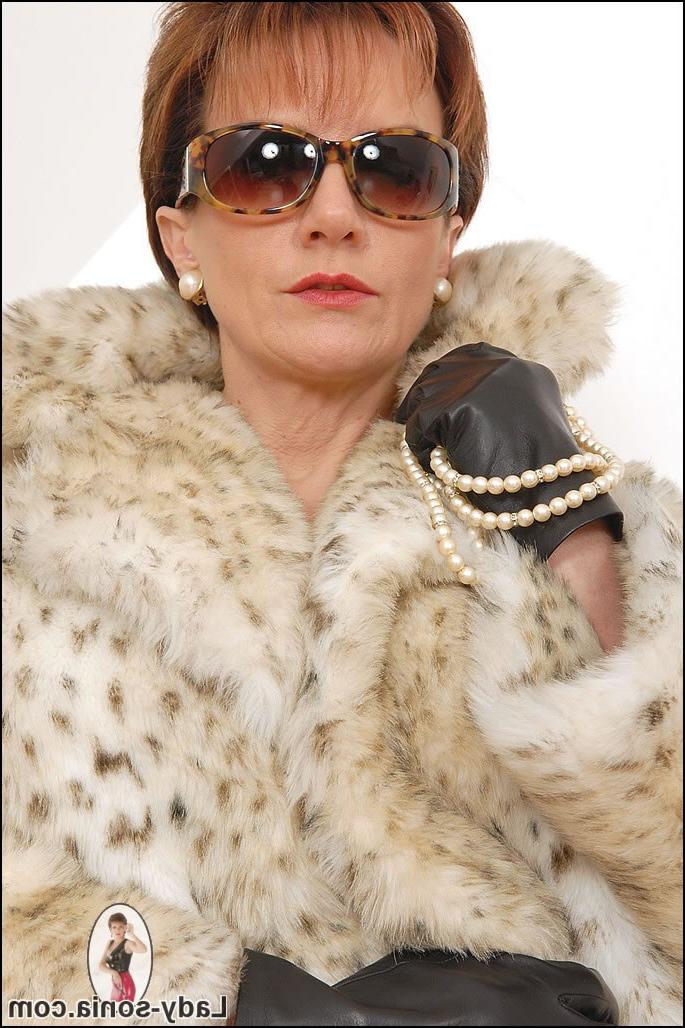 4P Fur leather and nylons mature vamp