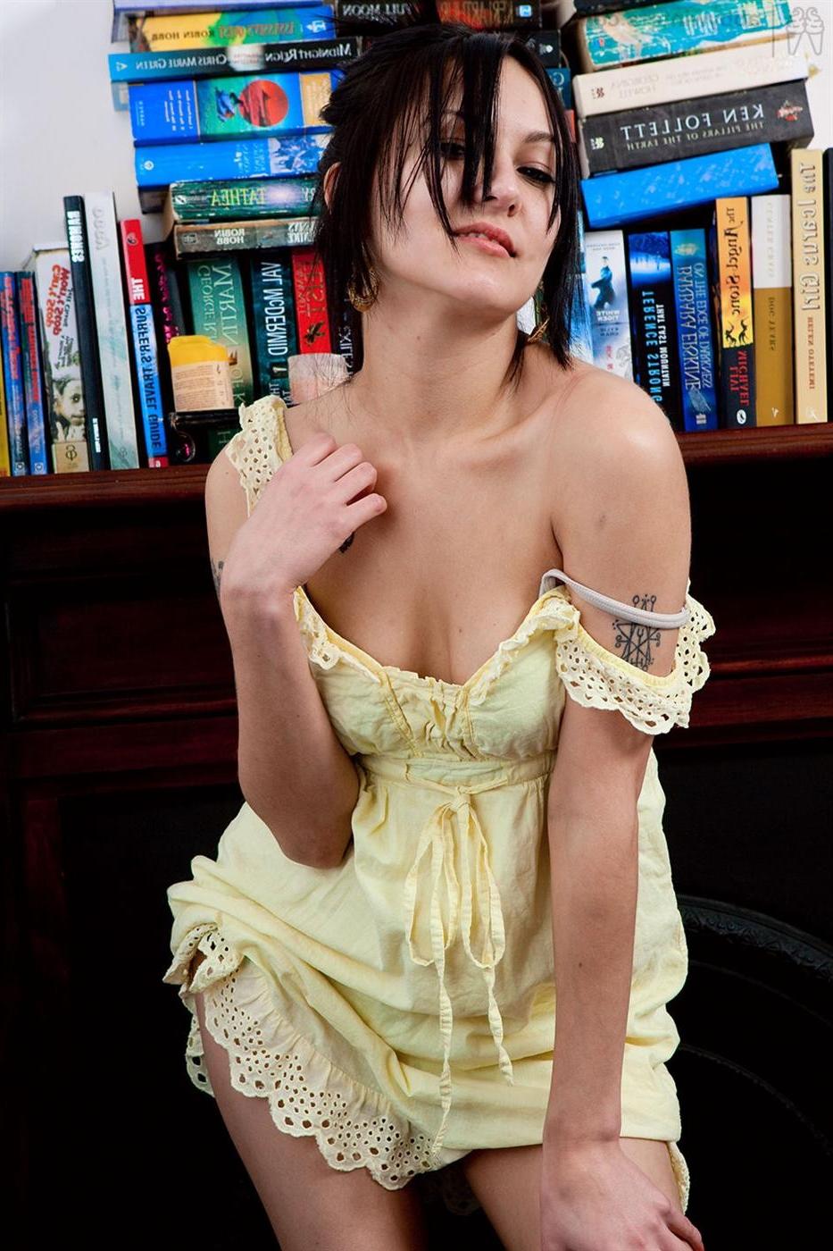 16P Tattooed brunette Australian amateur strips off