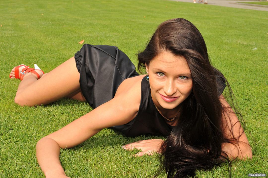 16P Model sightseeing and flashing in Berlin
