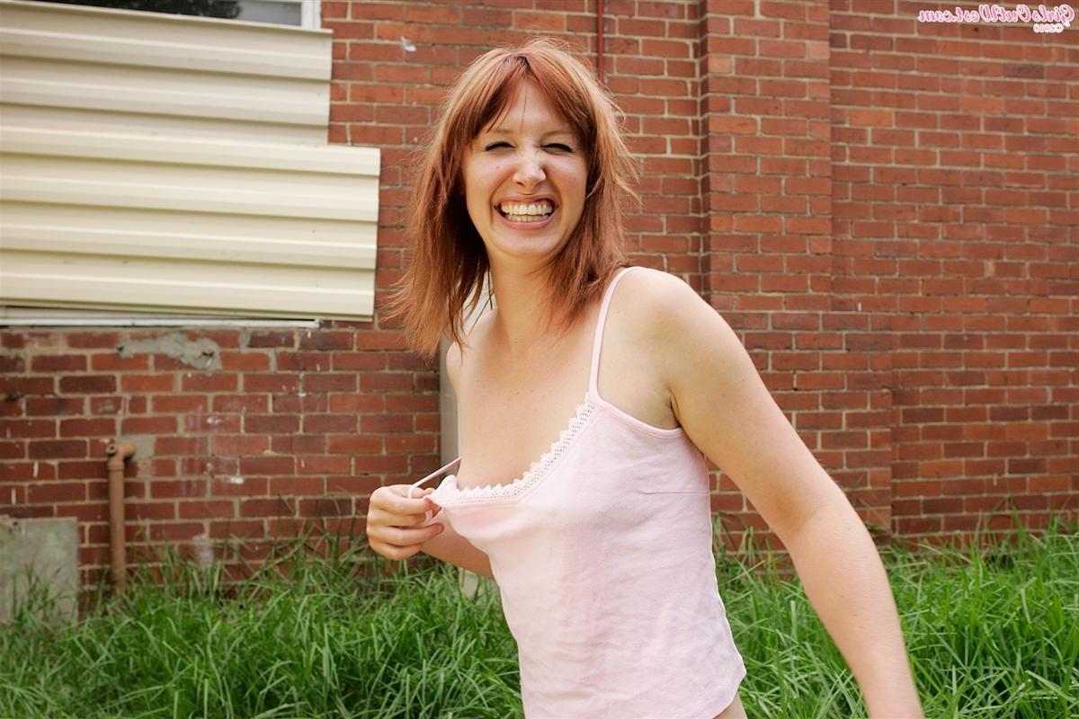 16P Beautiful Australian amateur Melodie stripping off outdoors