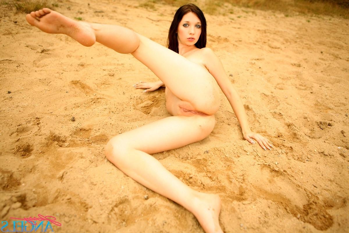 17P Shy teenage babe showing her fine and natural body parts