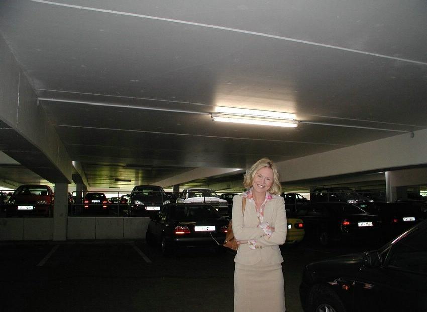15P Pretty milf gives blowjob at BMW car show