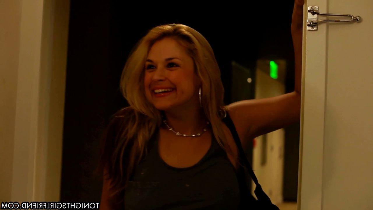 16P Escort Sarah Vandella fucks her client