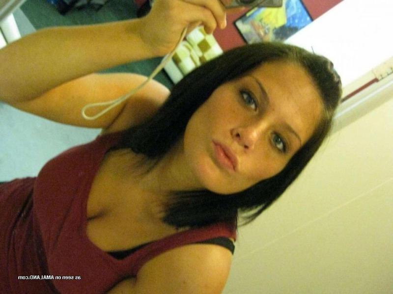 14P Busty girlfriends show off their fine breasts and sexy ass