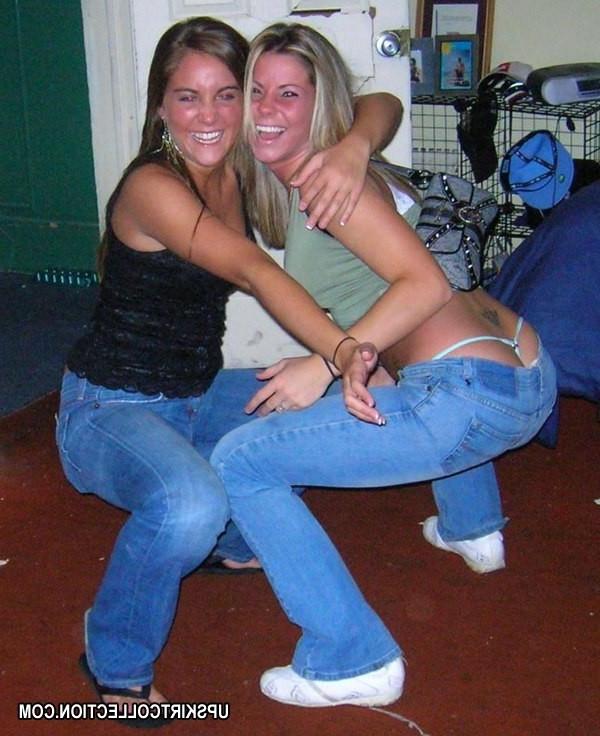 15P Merry gadgets are eager to bend over in tight jeans
