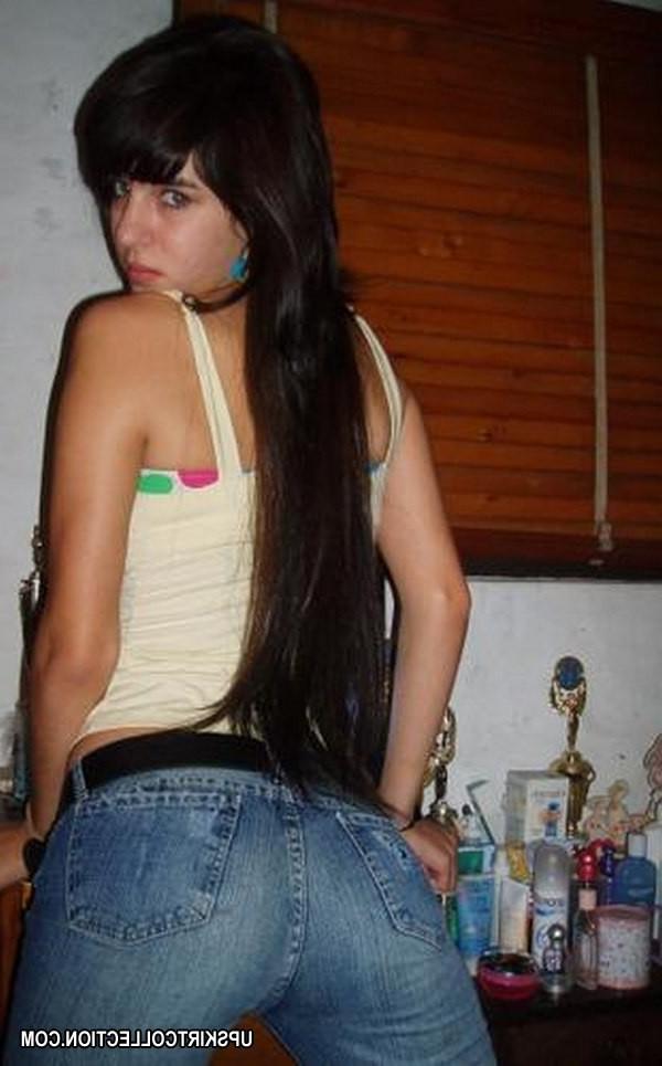 15P Merry gadgets are eager to bend over in tight jeans