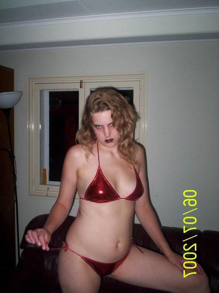 15P Amateur housewife shows tits and cunt